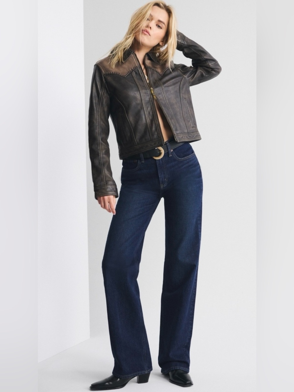NWT Abercrombie & Fitch High Rise 90s Relaxed Martini
Embroidered
Jean - Size 27 - Picture 3 of 11